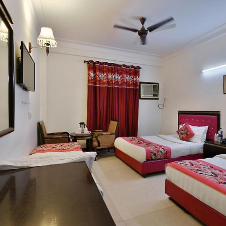 Hotel Family Spot à New Delhi Extérieur photo