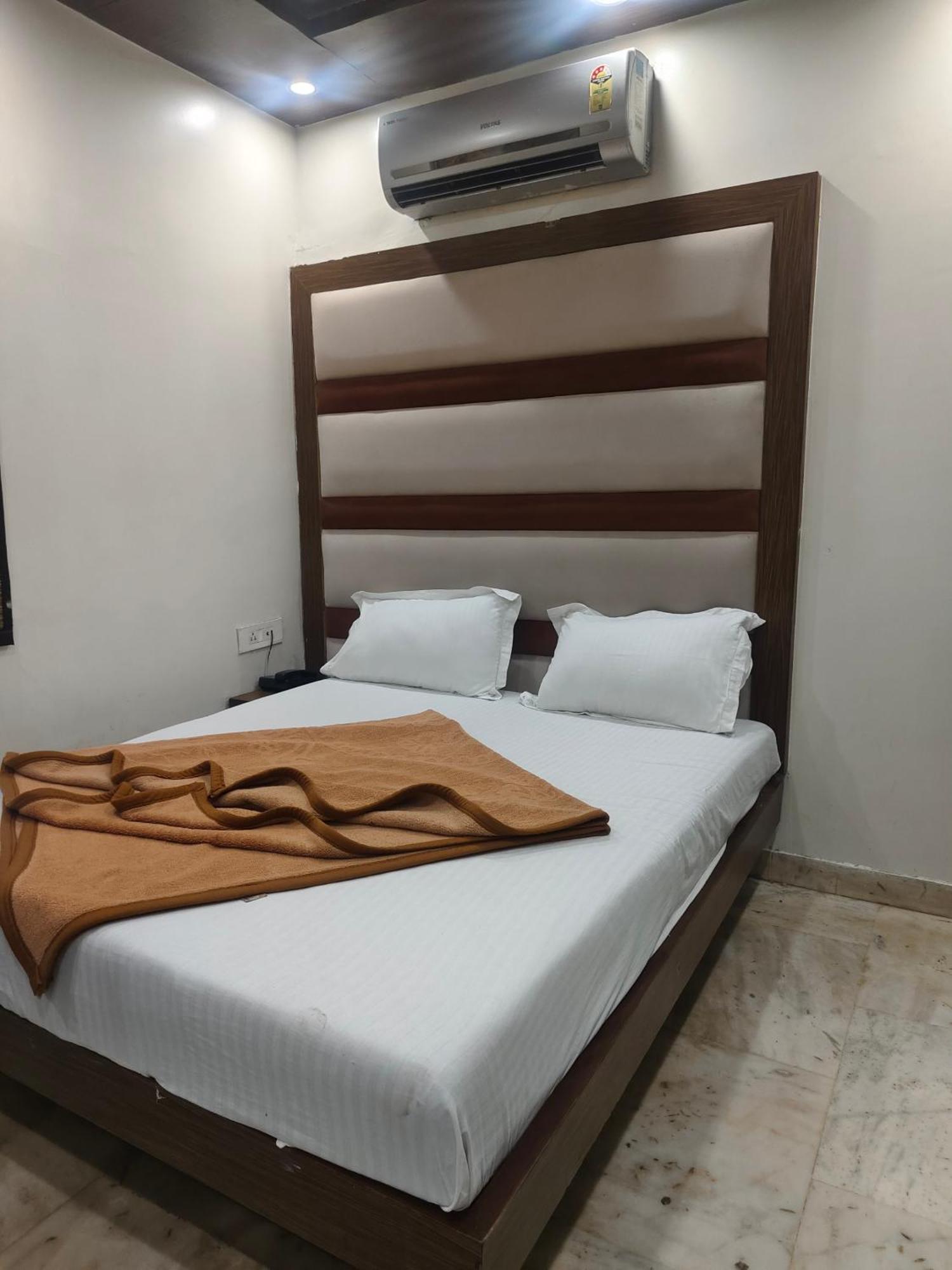 Hotel Family Spot à New Delhi Extérieur photo